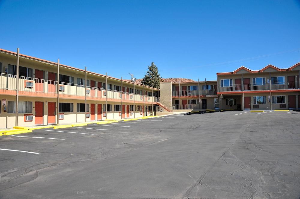 Rodeway Inn Cedar Stadt Exterior foto