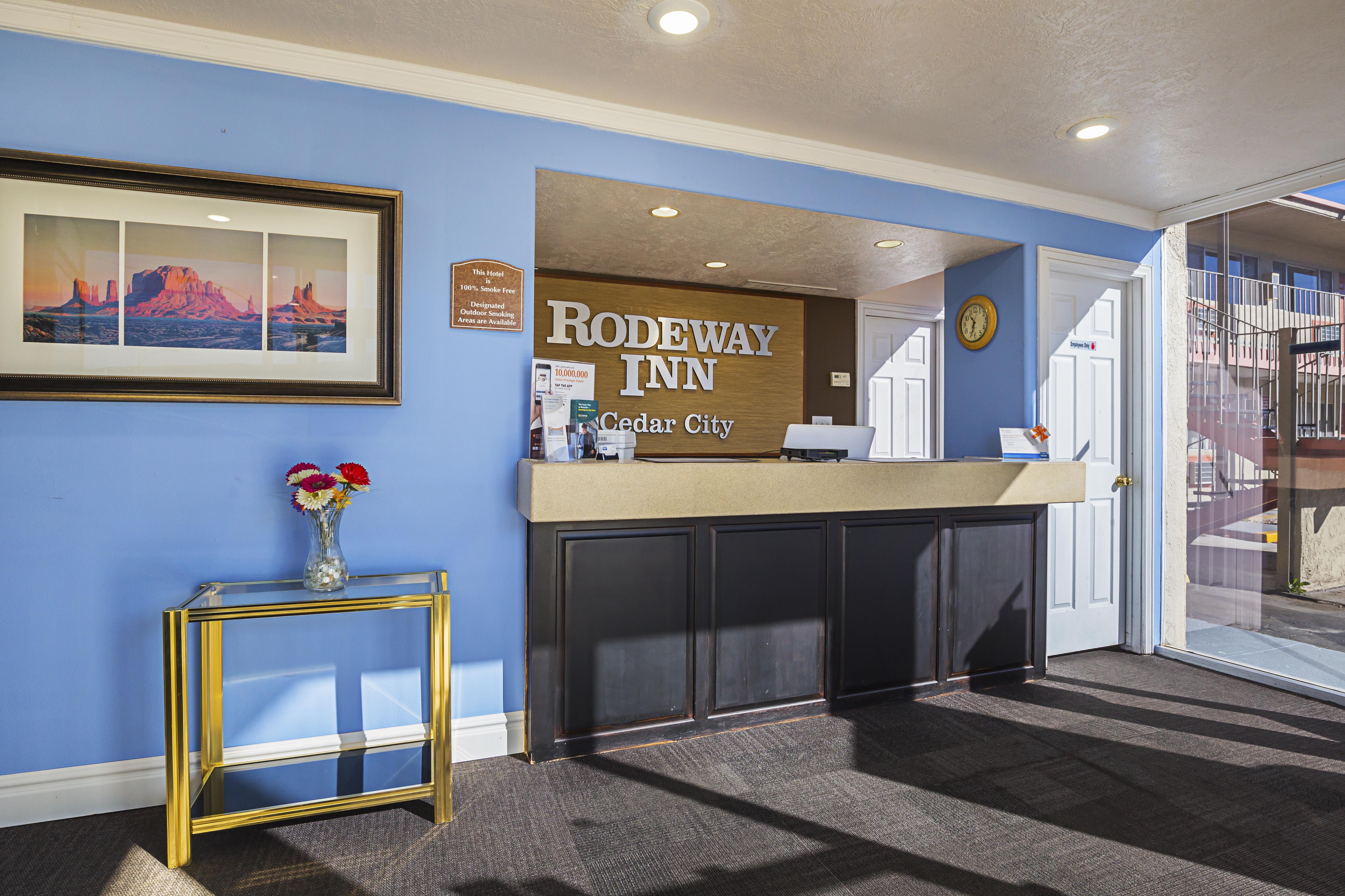 Rodeway Inn Cedar Stadt Exterior foto