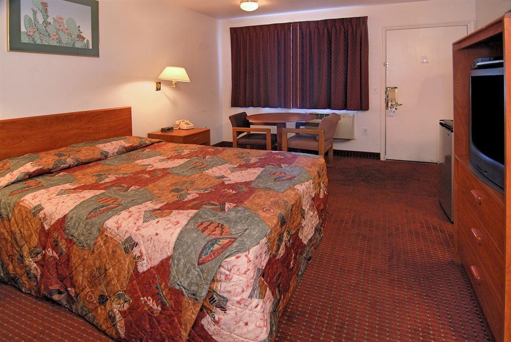 Rodeway Inn Cedar Stadt Exterior foto