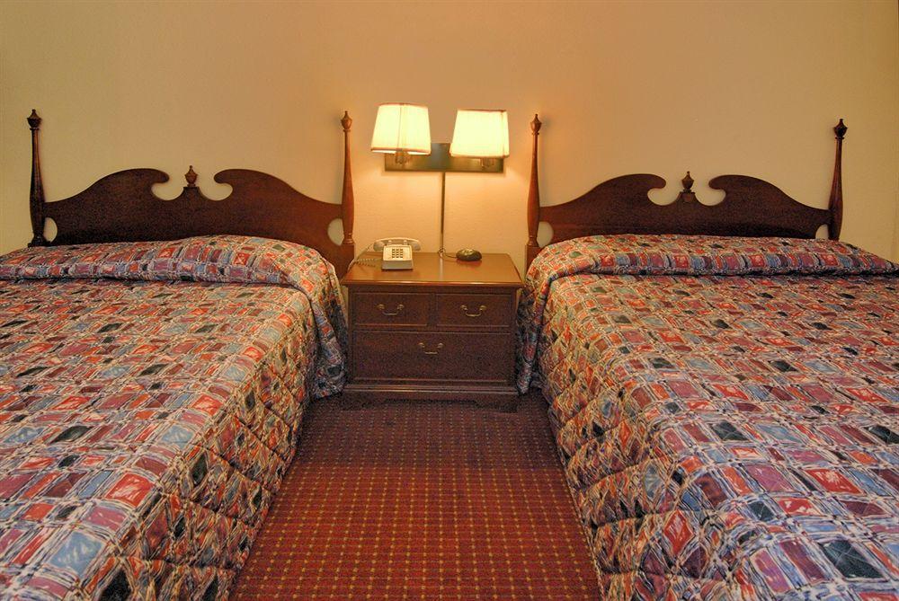 Rodeway Inn Cedar Stadt Exterior foto