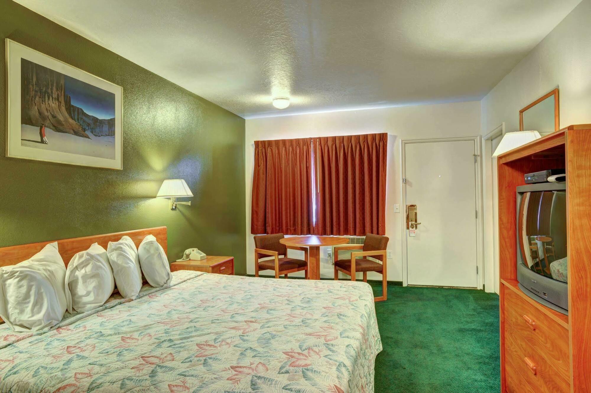 Rodeway Inn Cedar Stadt Exterior foto