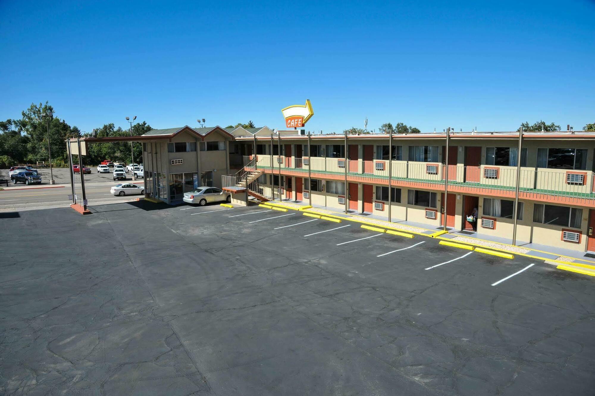 Rodeway Inn Cedar Stadt Exterior foto